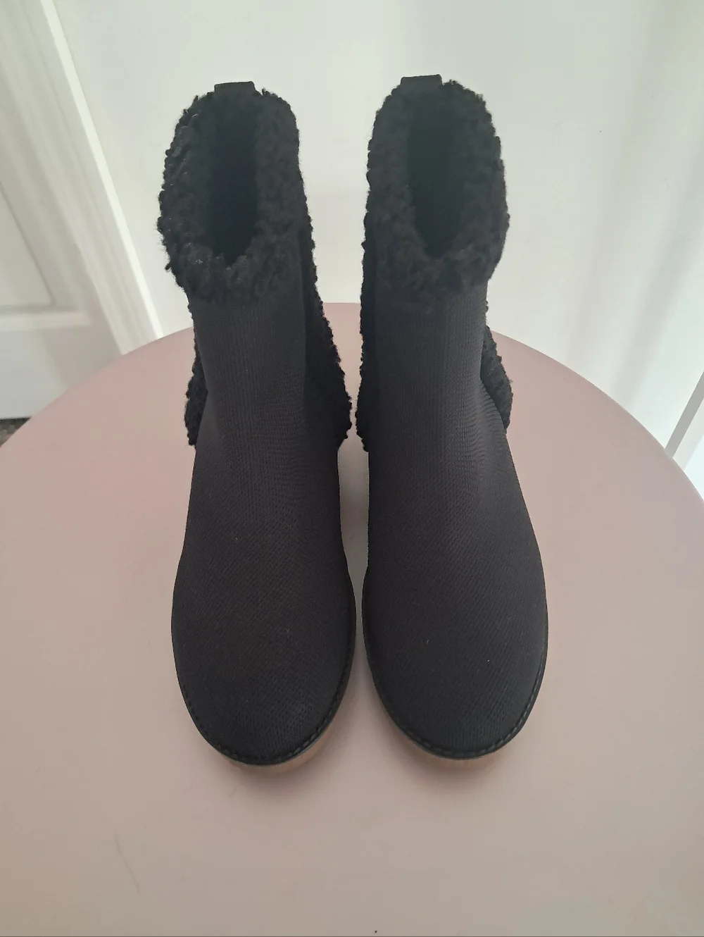 Vivaia Boots Women's 38 8 Black Terry Faux Fur Water Repellent Cozy Comfy